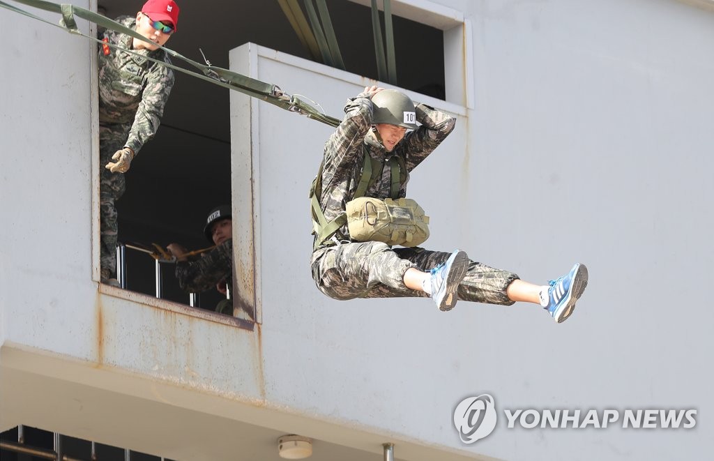 공수훈련 받는 펜싱 사브르 최강자 오상욱