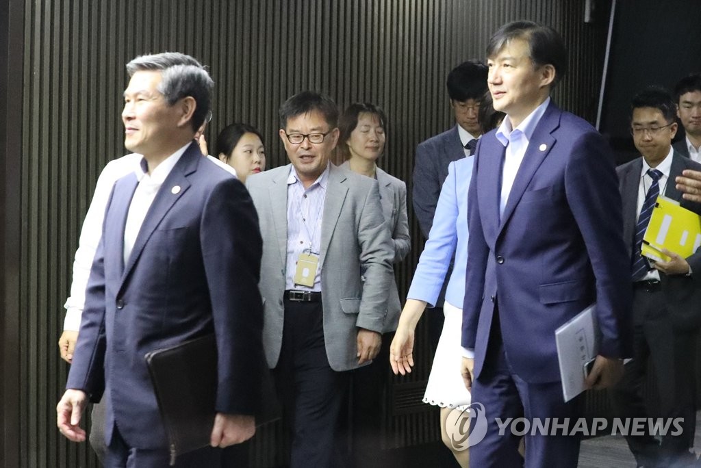 워크숍 들어서는 정경두-조국