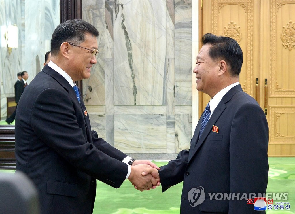 Choe Ryong-hae meets with Korean body's delegation from Japan Choe Ryong-hae meets with Korean body's delegation from Japan