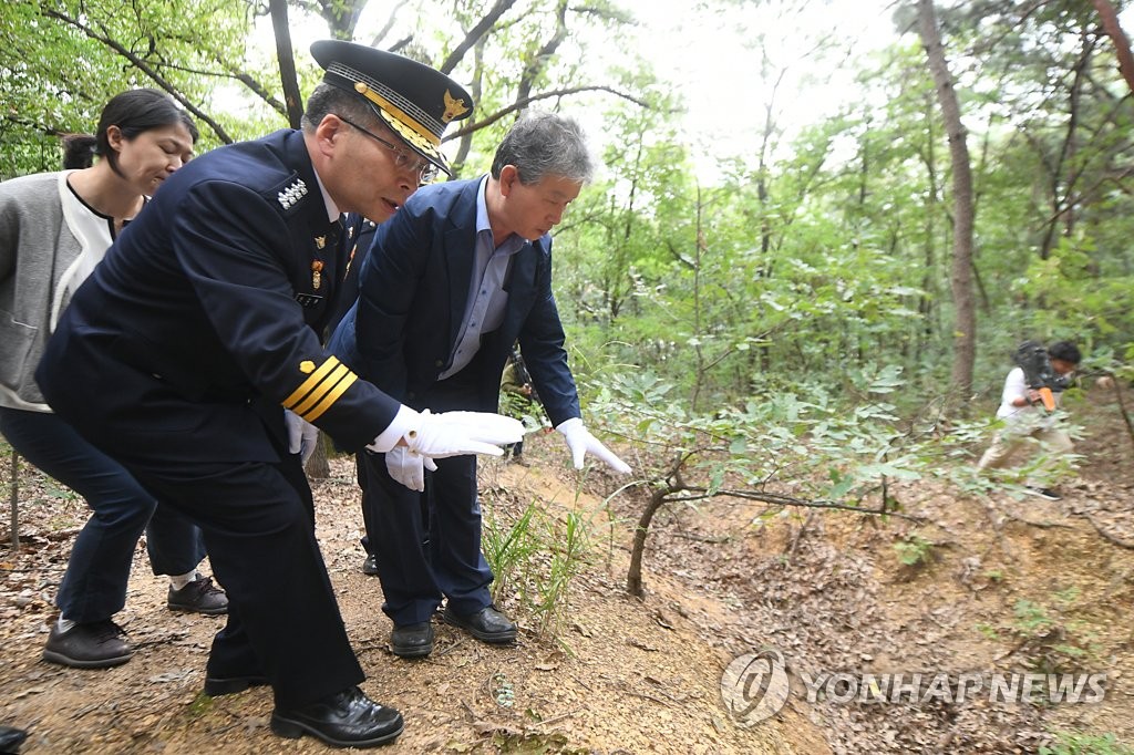 민갑룡 경찰청장, '개구리소년' 유골발견 현장 찾아