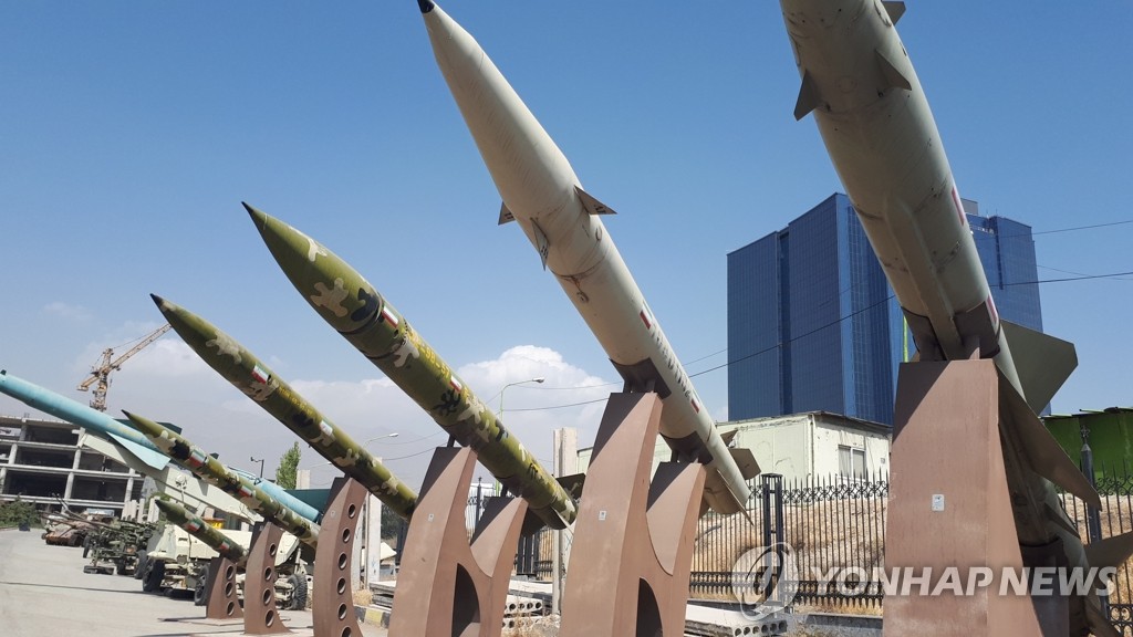 이란 탄도미사일 모형 전시