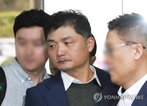 김범수 카카오 의장, 2심 재판 출석