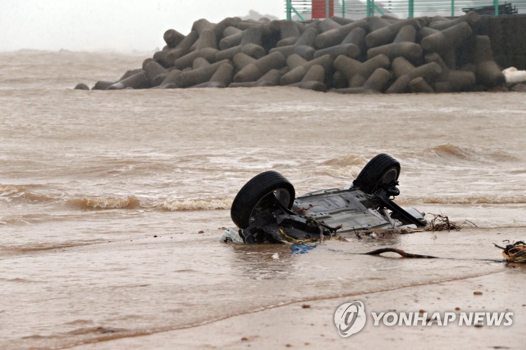 태풍 지나간 삼척 신남항 피해