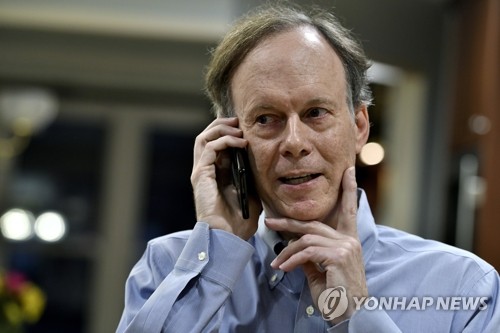 노벨 생리의학상 공동수상 축하 전화 받는 케일린