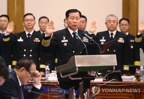 선서하는 해군참모총장