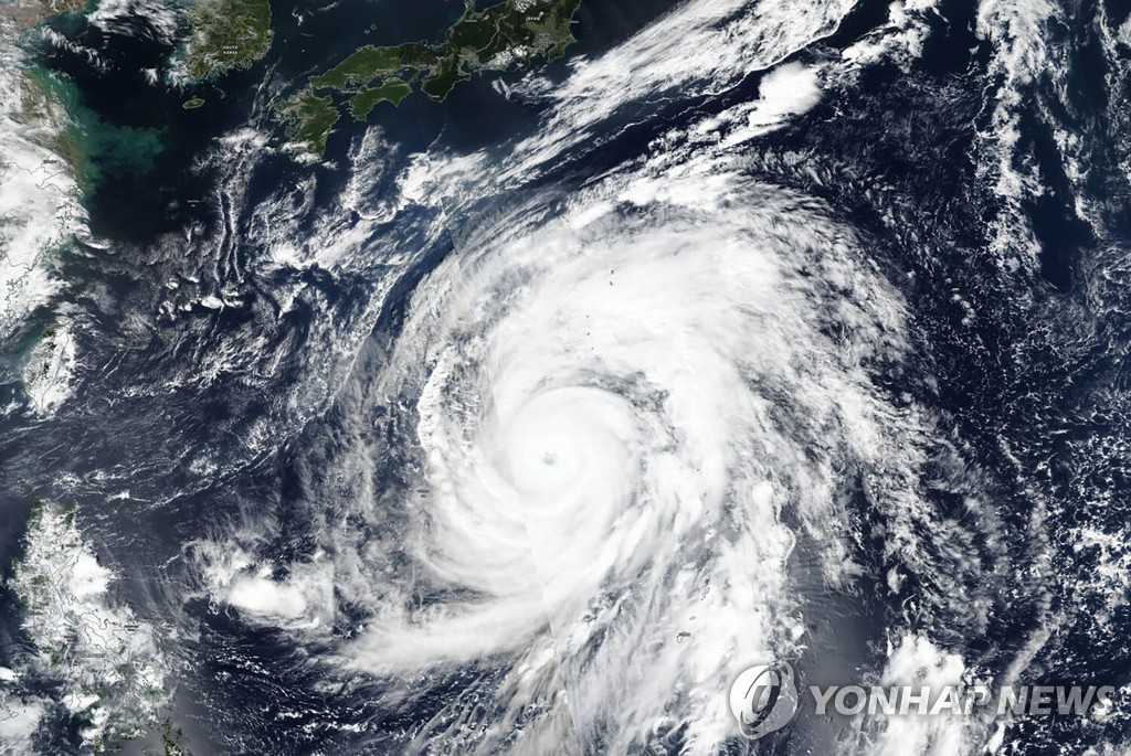 일본 접근 태풍 '하기비스' 위성사진