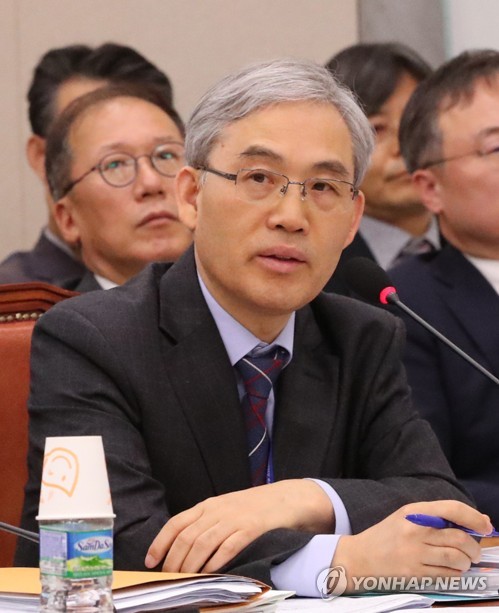 답변하는 임춘택 한국에너지기술평가원장