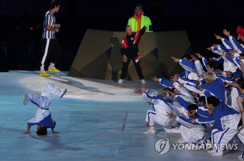 눈길을 사로잡는 비보이 댄스