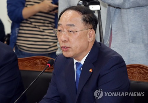 인사말 하는 홍남기 부총리
