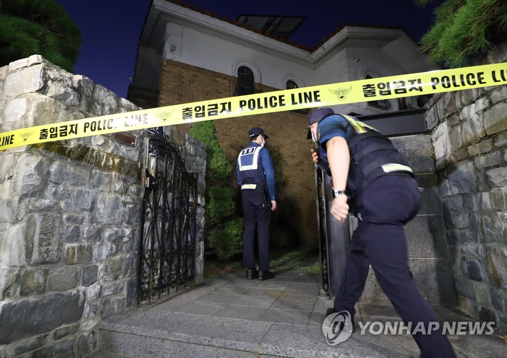Sulli's home cordoned off Sulli's home cordoned off