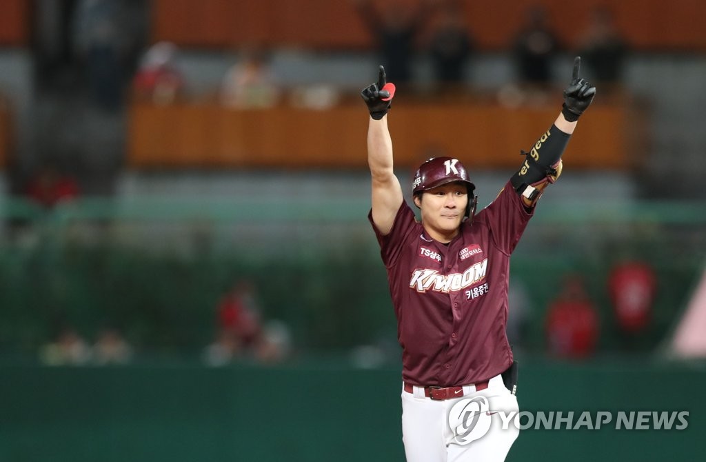 Kim Ha-seong of the Kiwoom Heroes celebrates his RBI double against the SK Wyverns in the top of the 11th inning of Game 1 of the second round Korea Baseball Organization (KBO) playoff series at SK Happy Dream Park in Incheon, 40 kilometers west of Seoul, on Oct. 14, 2019. (Yonhap)