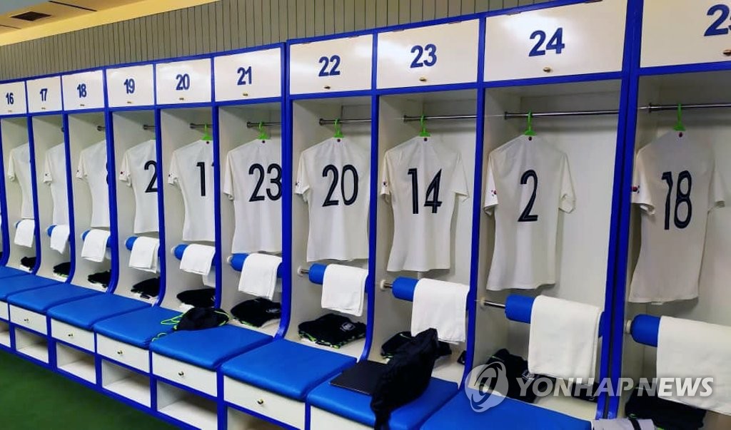 북한과의 월드컵 예선전이 치러질 김일성 운동장의 락커룸