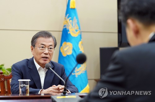 문 대통령, 법무부 차관과 검찰국장 면담