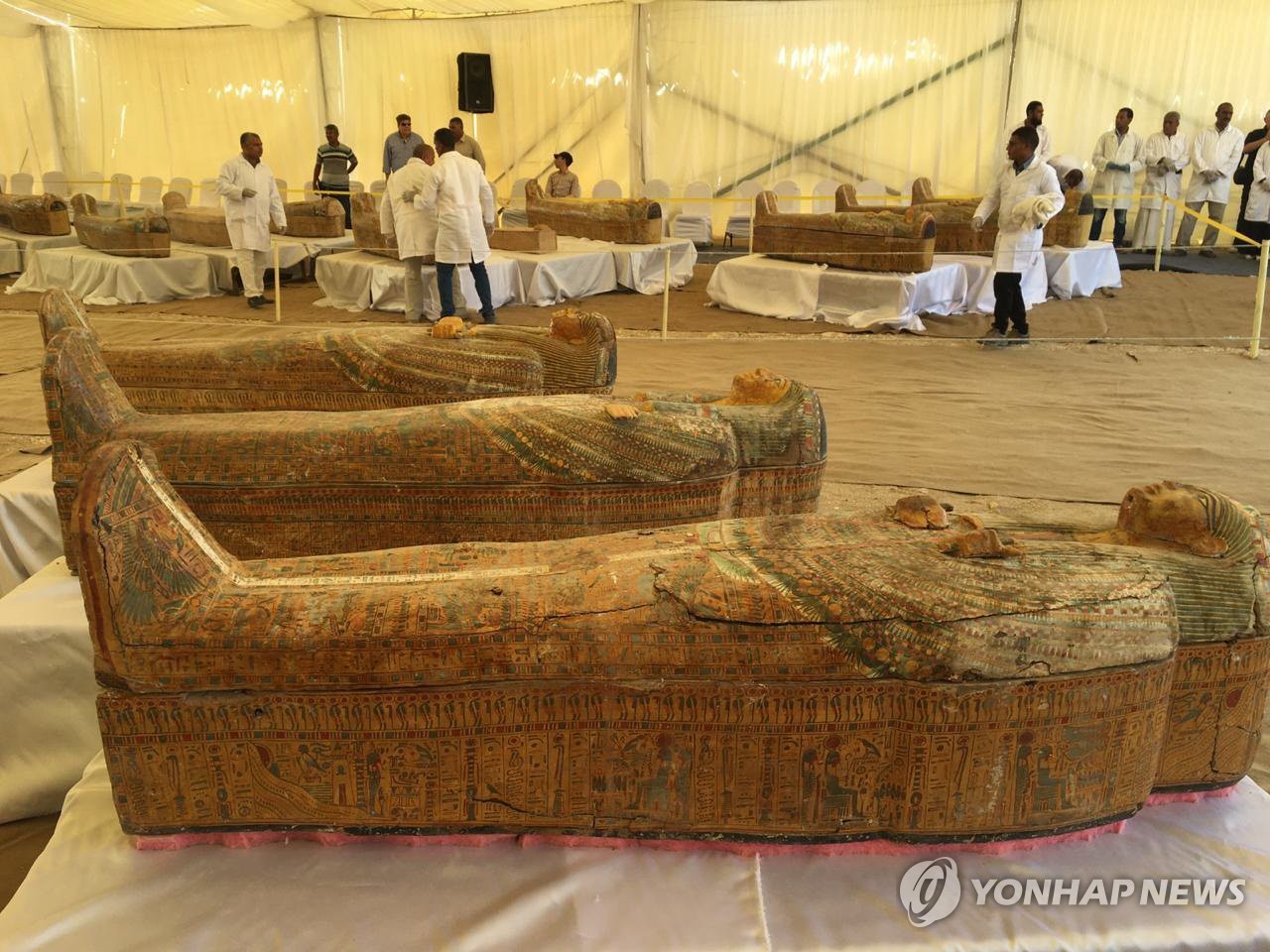 이집트에서 발견된 3천년 전 목관들