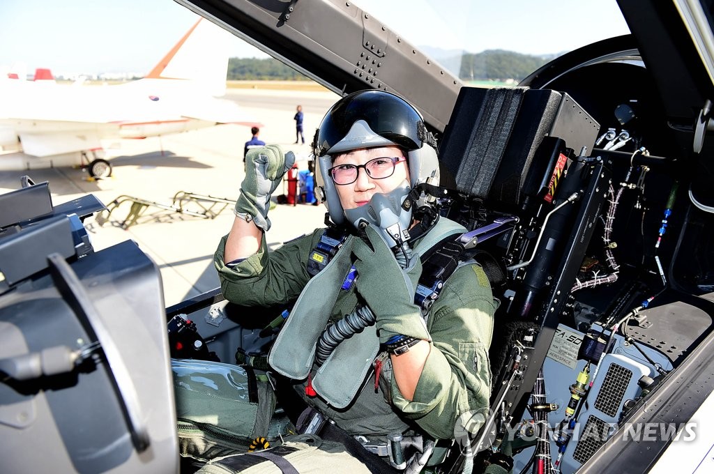 국민조종사 임명된 한미주 미술작가