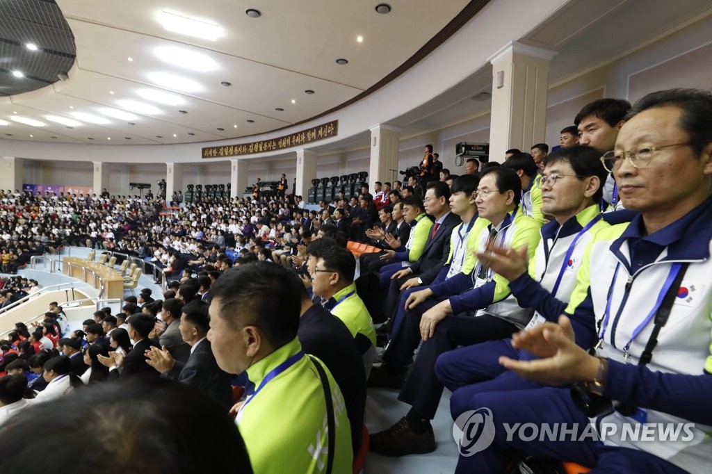 S. Korean athletes in N.K. for weightlifting event S. Korean athletes in N.K. for weightlifting event