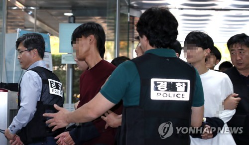 영장심사 출석하는 '미대사관저 무단침입' 학생