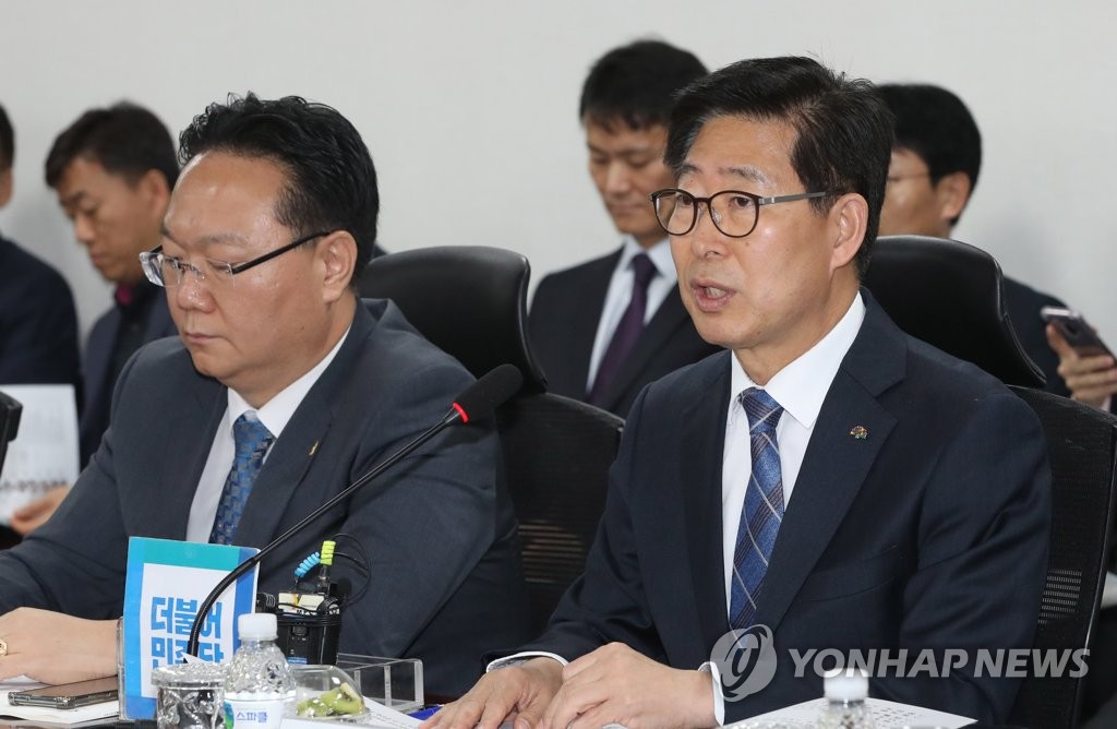 예산정책협의회에서 인사말하는 양승조 충남도지사
