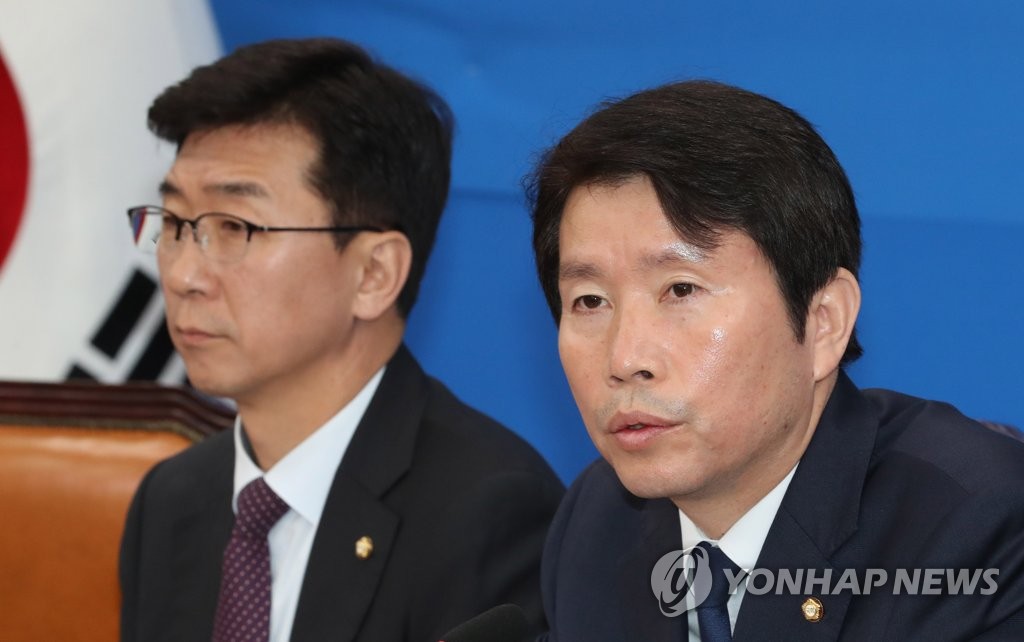 발언하는 이인영 원내대표