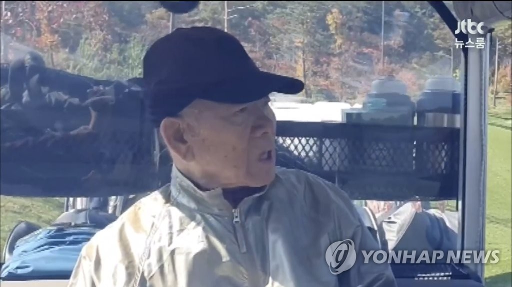 Former president at golf course Former president at golf course