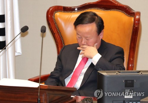 김재원 '고민?'