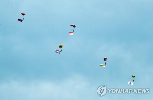 한+아세안 환영 공군 특수단 독도함 강하