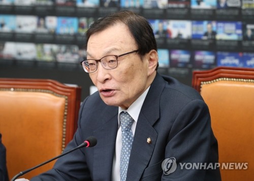 최고위원회의에서 발언하는 이해찬 대표