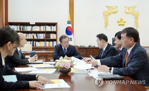 검찰개혁 관련 보고 받는 문 대통령