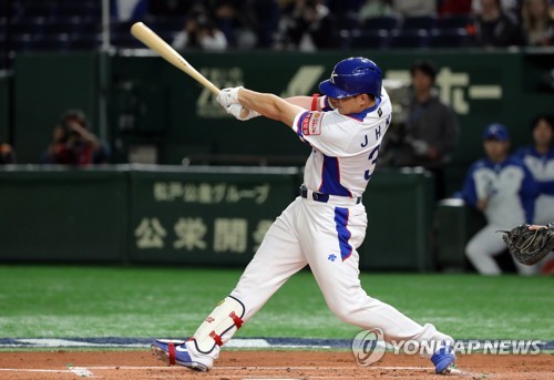 선취 3점 홈런 날리는 김재환