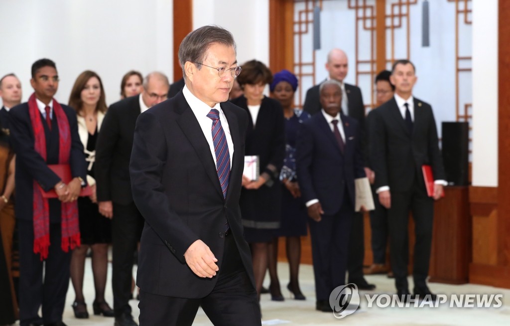입장하는 문재인 대통령