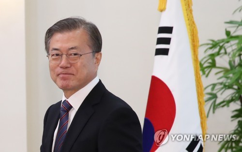 주한 신임 대사 제정식 참석한 문 대통령