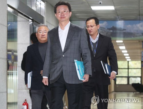 브리핑장 향하는 반기수 화성연쇄살인사건 수사본부장