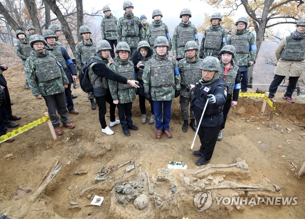 화살머리고지 유해발굴 현장 방문한 이낙연 총리
