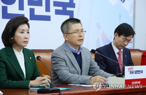 발언하는 황교안 대표