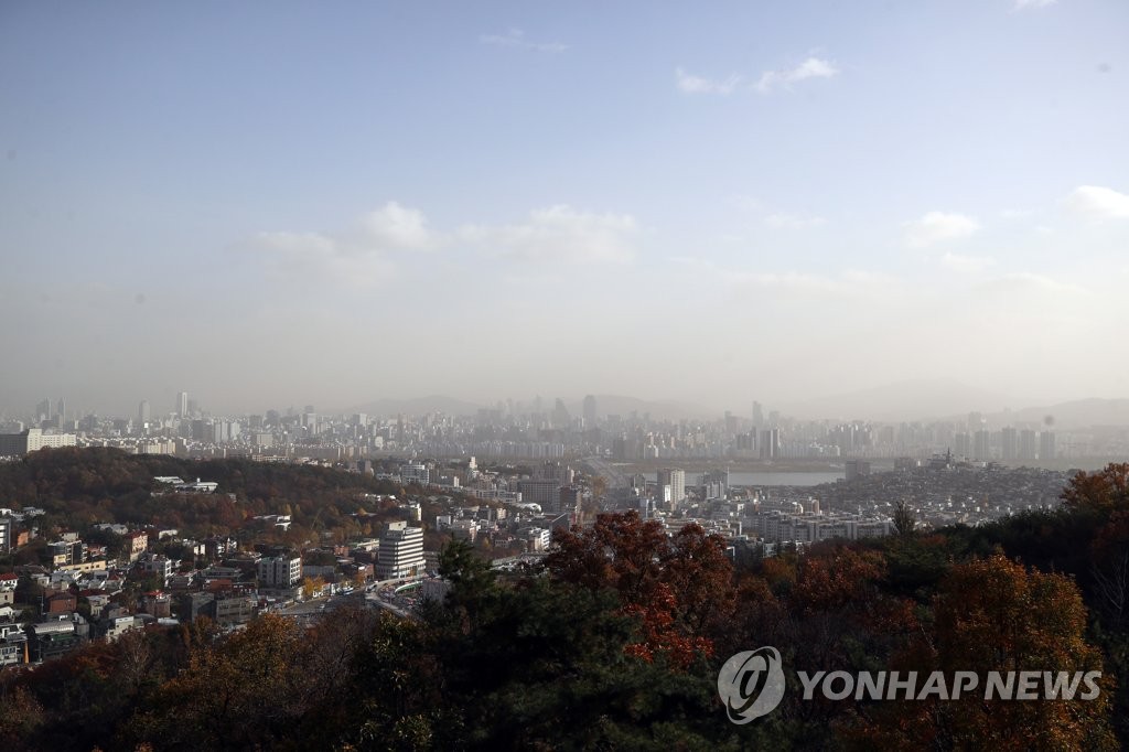미세먼지 주의보가 발령된 날 서울 남산에서 바라본 하늘이 뿌옇다. [연합뉴스 자료사진]