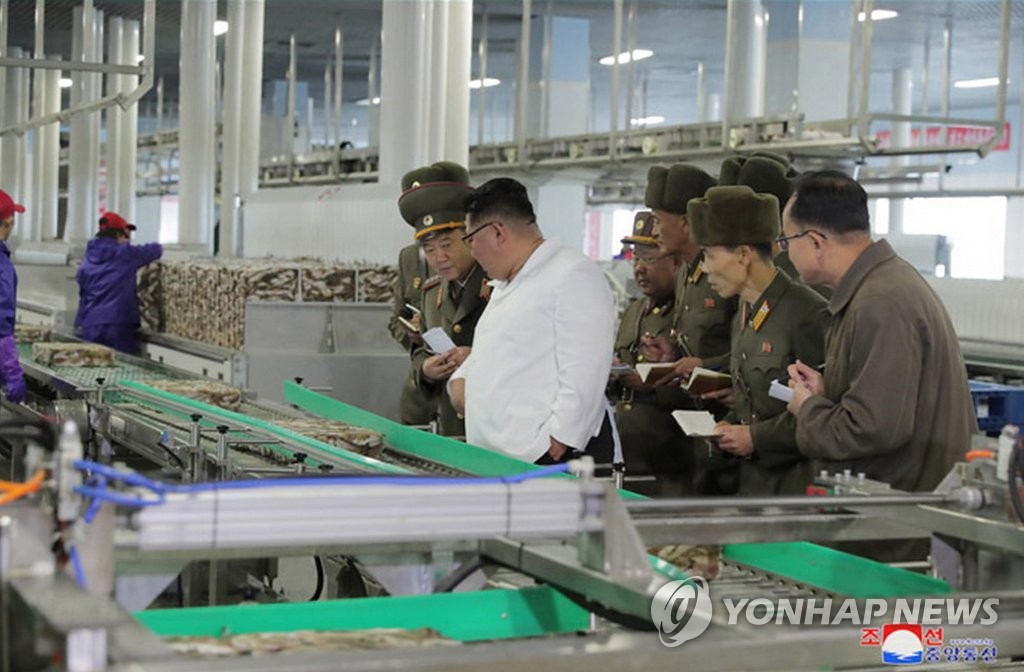 북한 김정은, 이번엔 수산사업소 시찰…주민 먹거리 챙기기