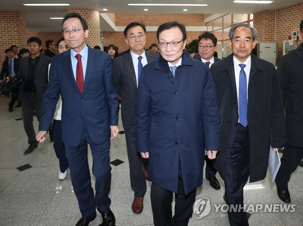 최고위 회의장 들어서는 이해찬 대표