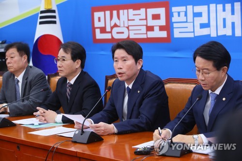 원내대책-상임위 회의 발언하는 이인영