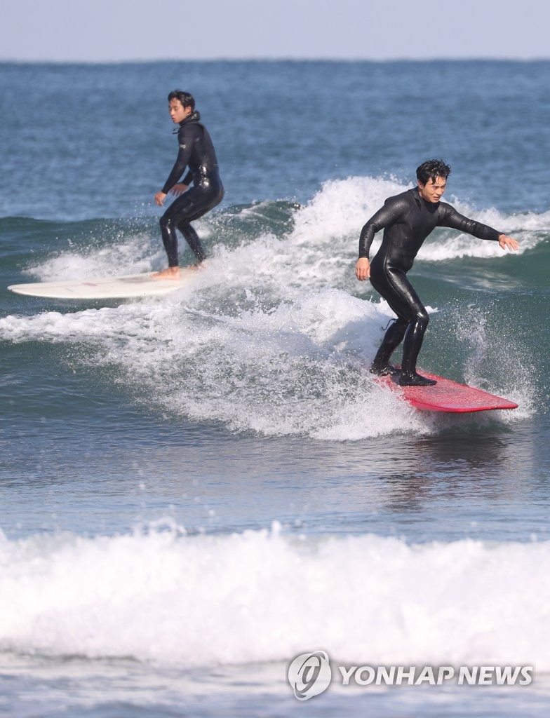 Winter surfing Winter surfing