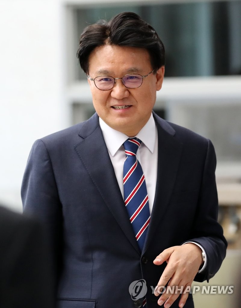 인사하는 황운하 청장