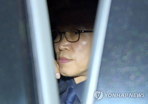 취재진 피해 차에 탄 송병기 울산부시장