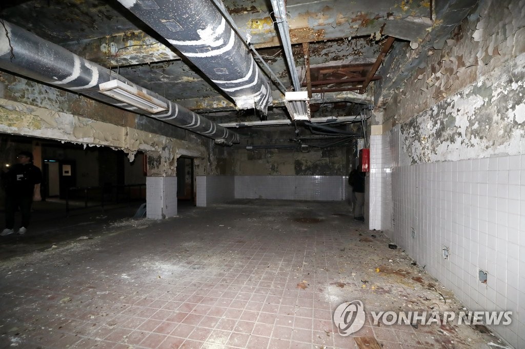 텅 빈 인천육군조병창 건물 내부