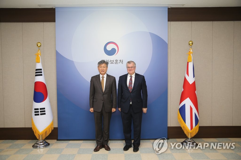 Veterans affairs minister meets British envoy Veterans affairs minister meets British envoy