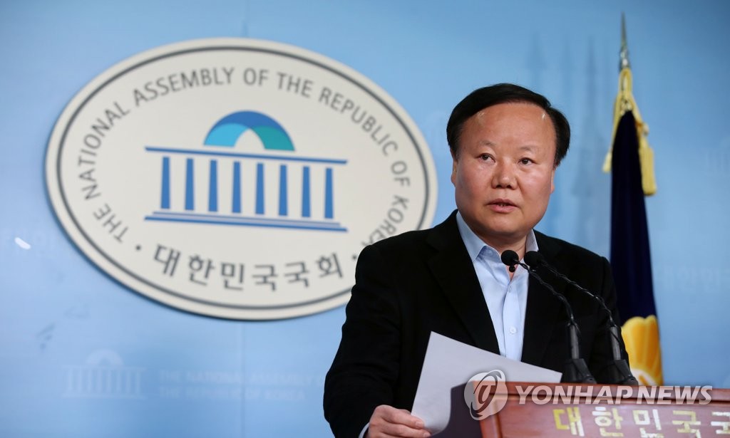 Rep. Kim Jae-won, the policy chief of the main opposition Liberty Korea Party, holds a press conference at the National Assembly on Dec. 24, 2019. (Yonhap)