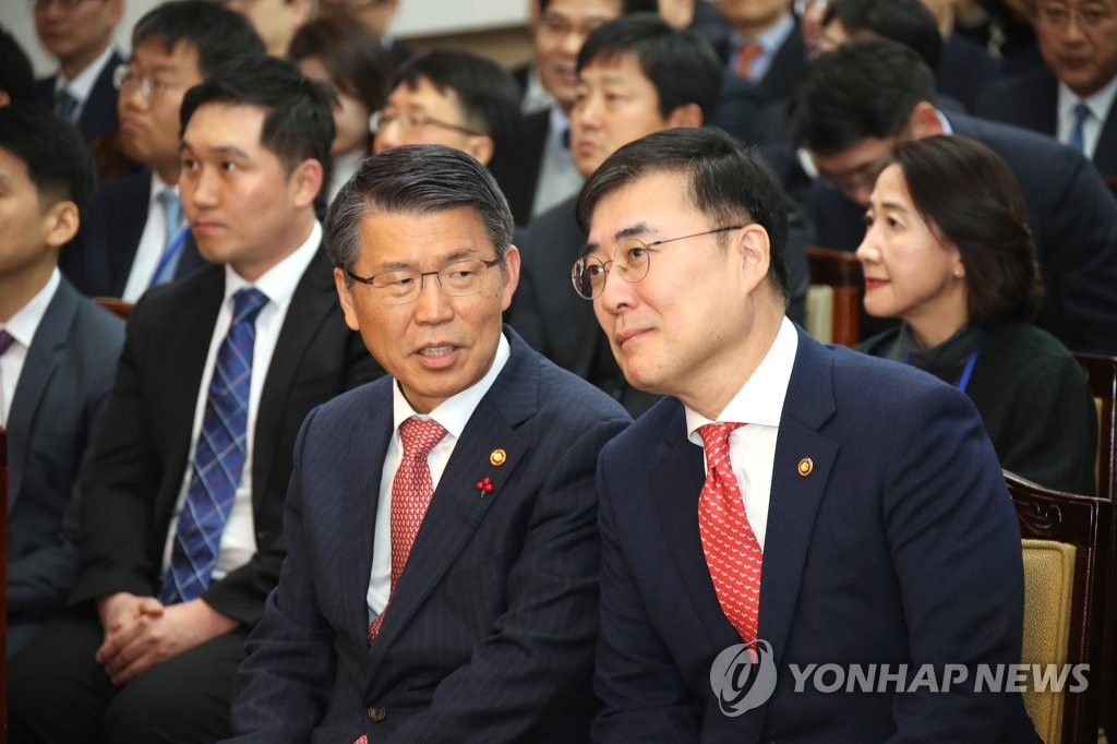 은성수 금융위원장과 손병두 부위원장