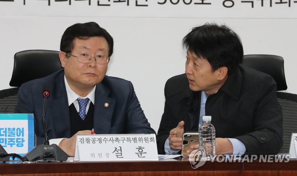 이야기하는 설훈과 오기형