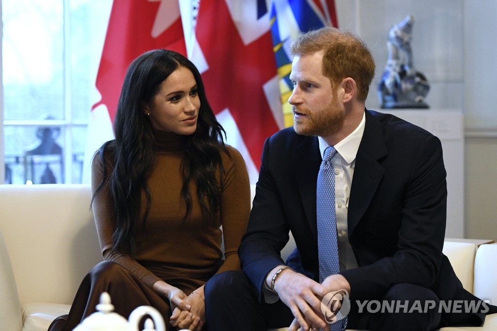 영국 캐나다 하우스 찾은 해리 왕자 부부