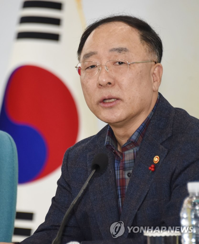 발언하는 홍남기 부총리