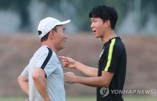 정우영에게 자신감 불어넣어 주는 김학범