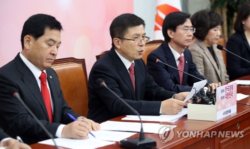 최고위원회의서 발언하는 황교안 대표